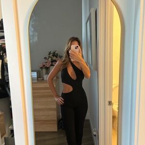 h:ours Ryleigh Jumpsuit Revolve NWT size Small RETAILS FOR $248!